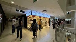 Lucky Plaza (D9), Shop House #585386711